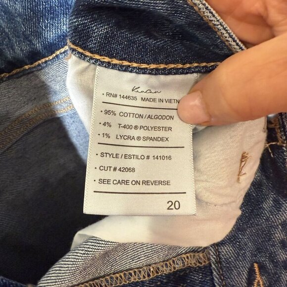 Maurices Womens Distressed Denim Shorts NWT Raw Hem Light Wash Mid-Rise Size 20 - Picture 9 of 9